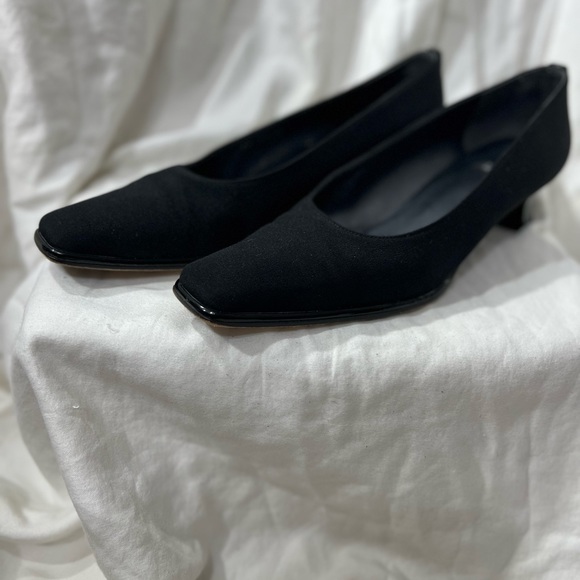 Stuart Weitzman Women's Square Toe Low Heel Classic Pumps Black... - Picture 15 of 16